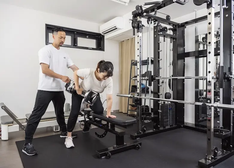 ハイライト仙台東口店のダンベルトレーニング