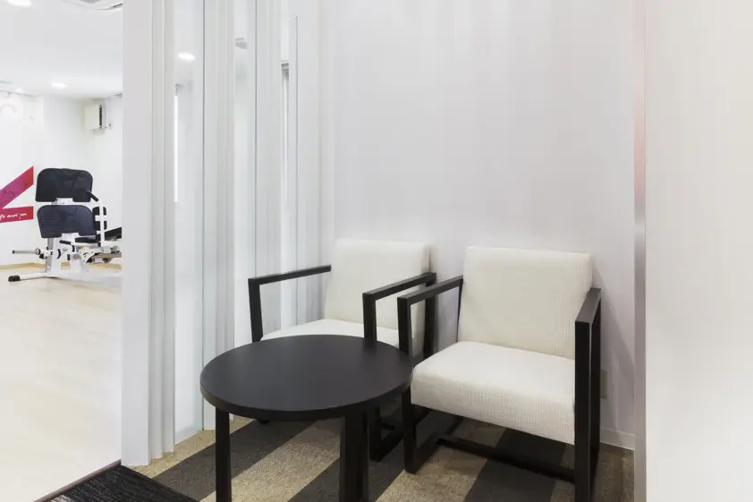 リボーンマイセルフ浦和店の待合スペース