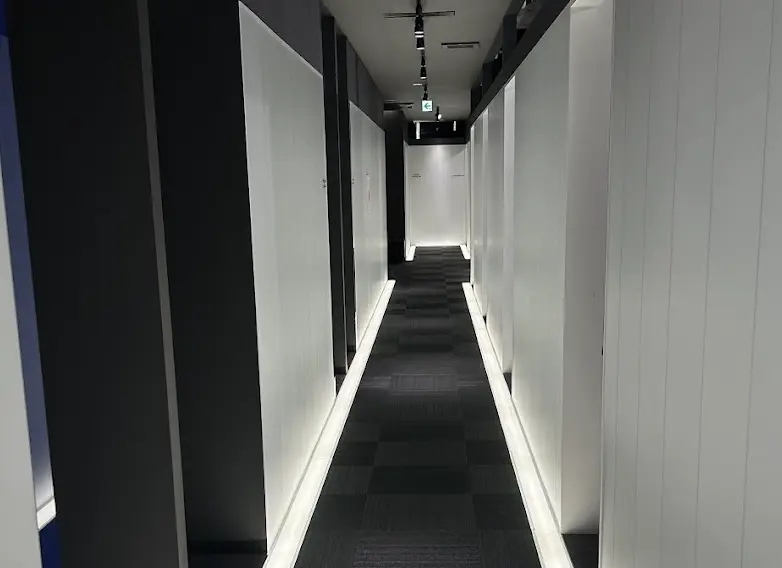 ライザップ浦和店のジム内通路