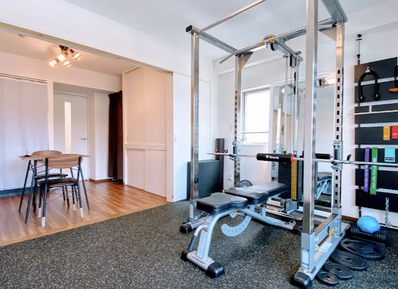 ビーコンセプト練馬店のジム内設備(パワーラック)