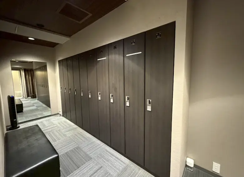 ライザップ北千住店のロッカールーム