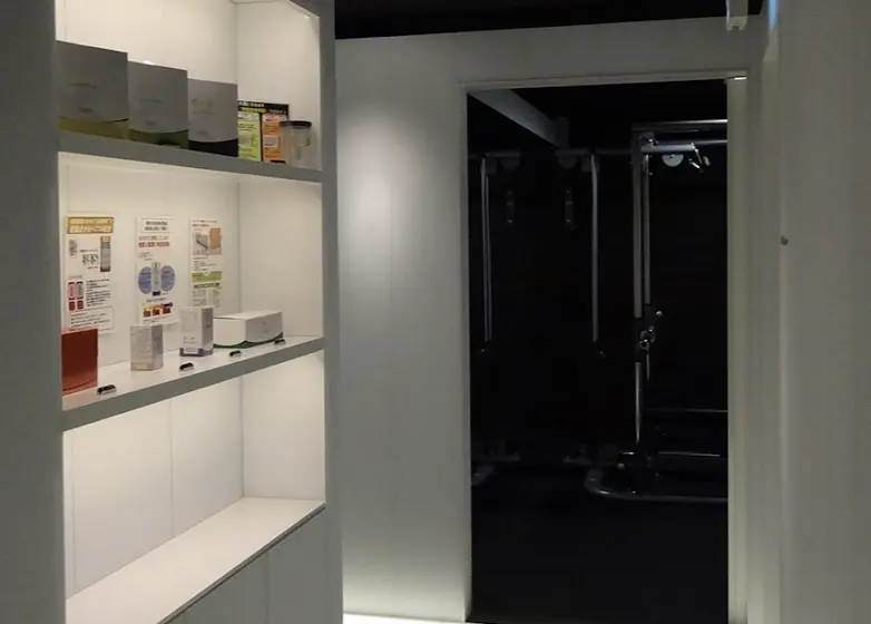 ライザップ札幌店のジム内設備(通路)