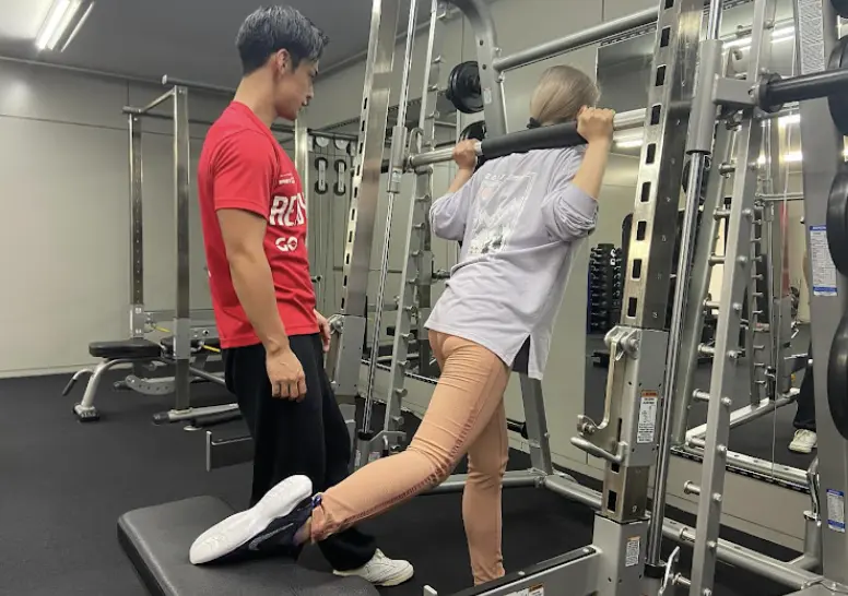 街ナカ筋肉留学GO高崎店のパーソナルトレーニングの様子