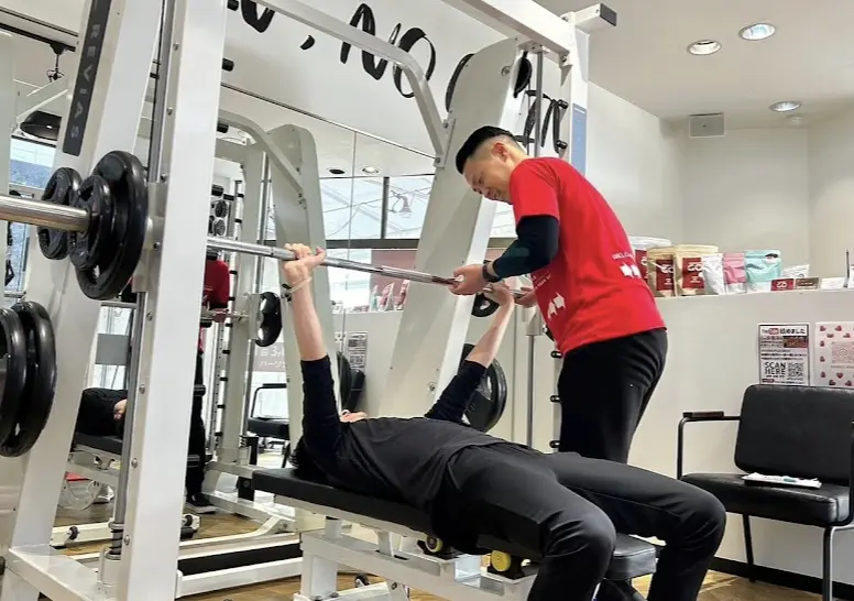 駅前筋肉留学GO高崎店のパーソナルトレーニングの様子
