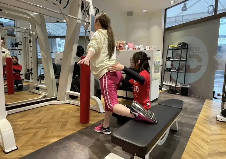 駅前筋肉留学GO高崎店のパーソナルトレーニングの様子
