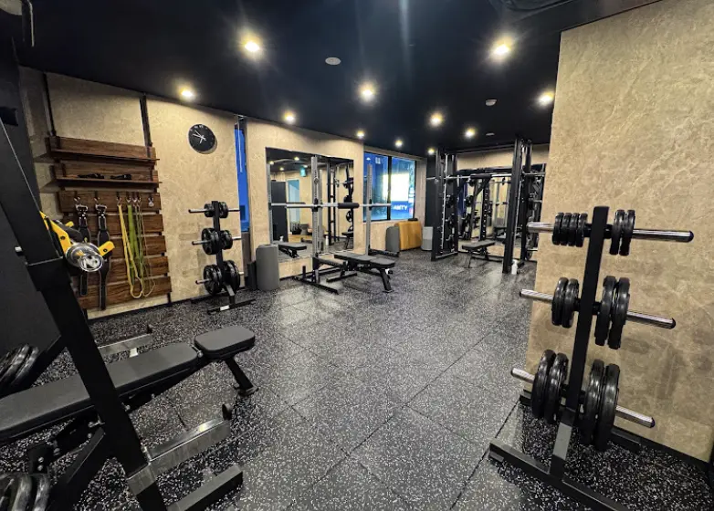 ASPI難波店のジム内設備(パワーラック)