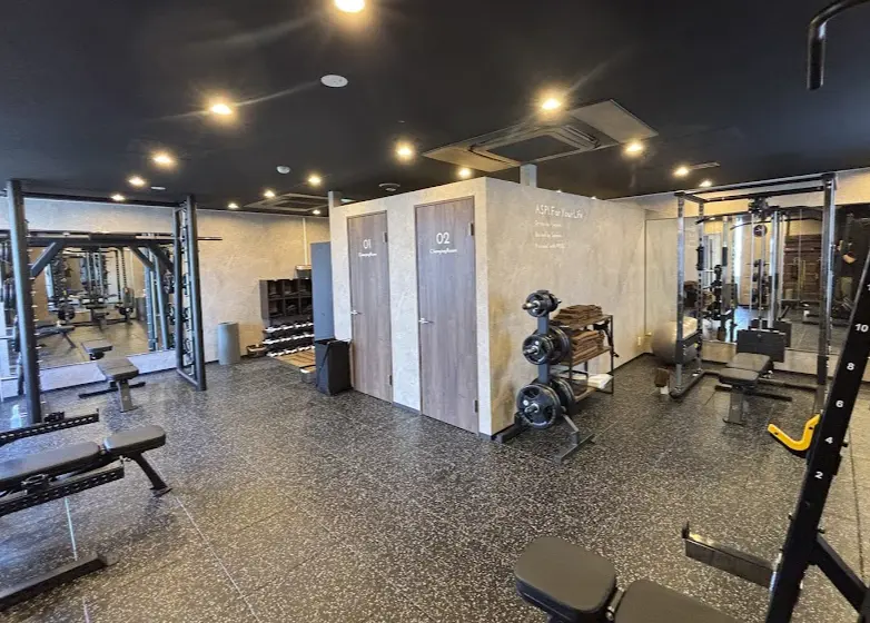 ASPI難波店のジム内&更衣室