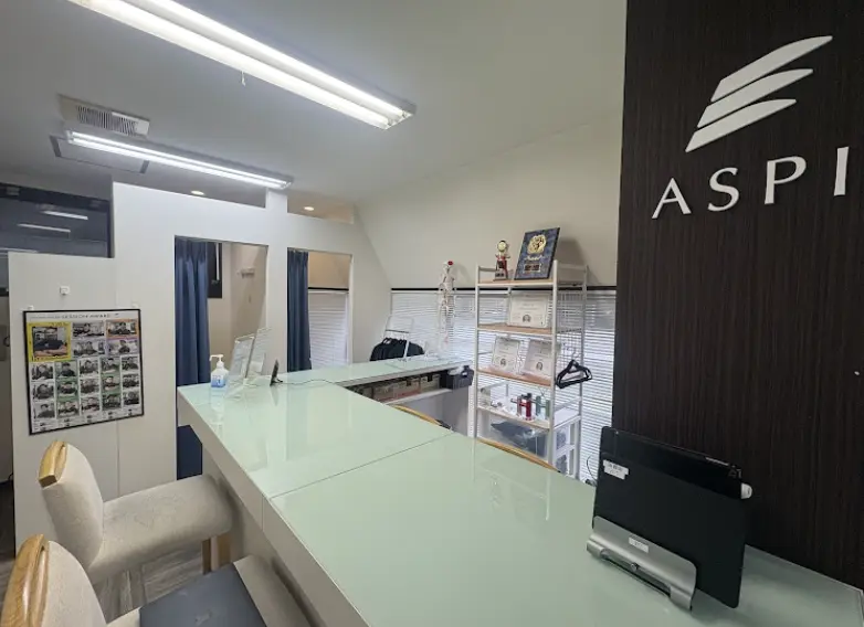ASPI池袋店のエントランス&更衣室前