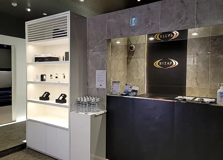 ライザップ川口店のエントランス