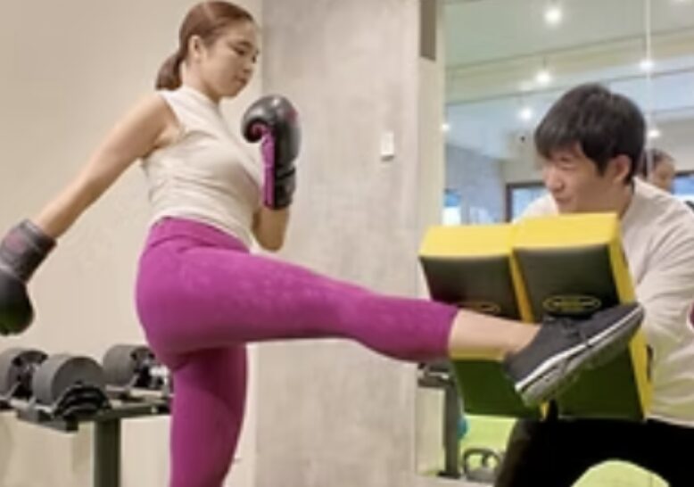Premium Fitness 白金高輪駅前店のキックボクシングの様子