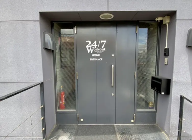24/7Workout鹿児島店の入り口ドア
