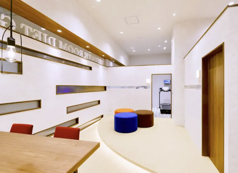 SWITCH BODY 岡山駅前店の待合&有酸素スペース