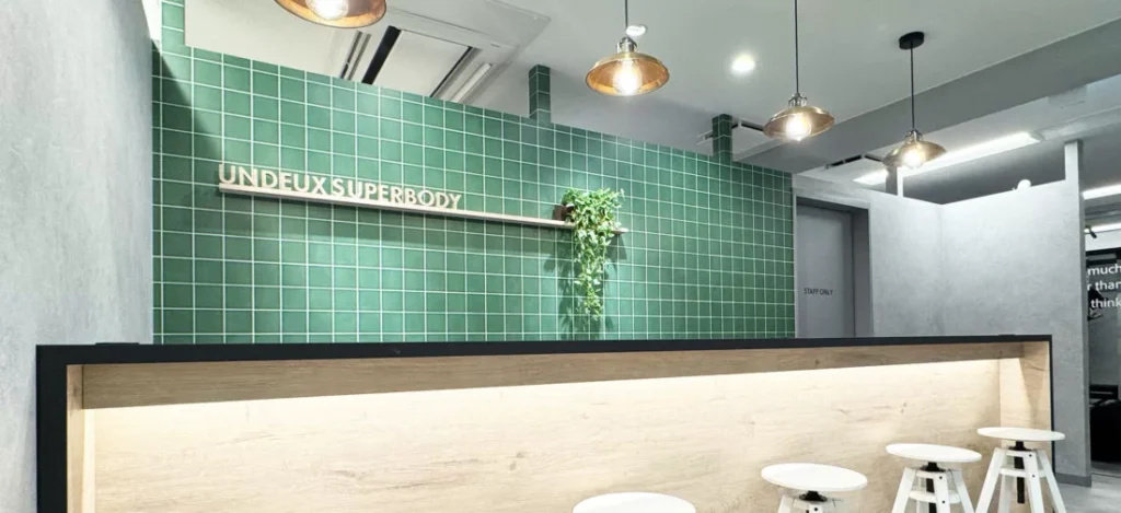 UNDEUX SUPERBODY LIFE 江坂スタジオのエントランス