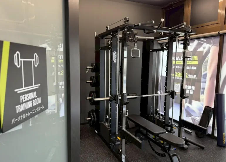 FIT PLACE24 湘南台店のジム内(パーソナル用のルーム)