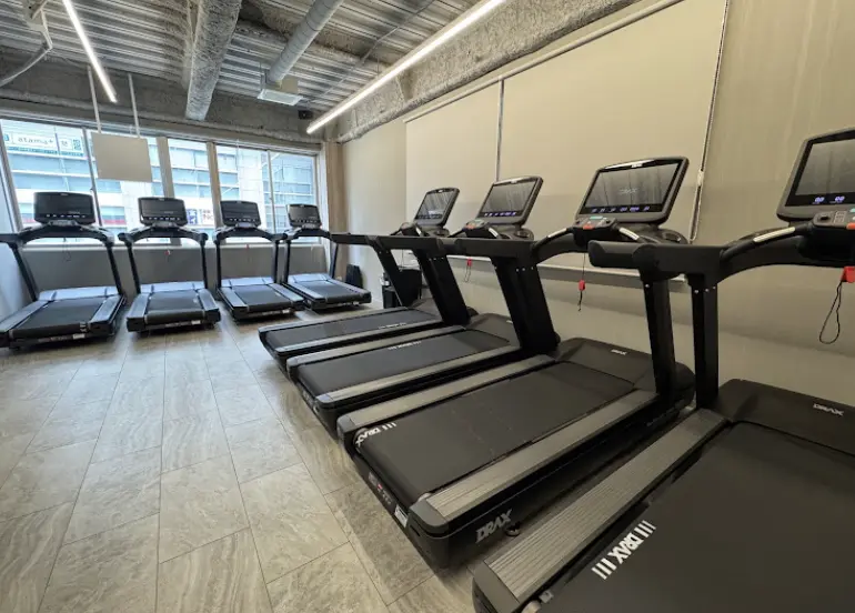 FIT PLACE24 松戸駅前店のジム内