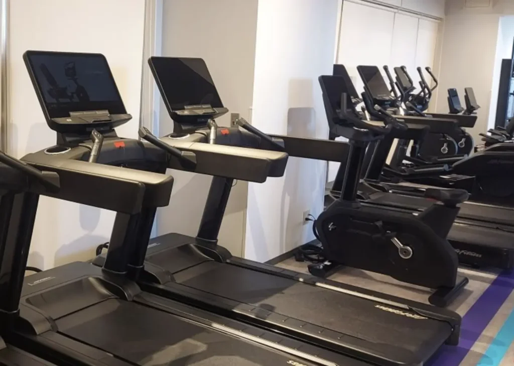 エニタイムフィットネス十条駅前店の有酸素マシン