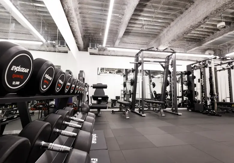 BEYOND国分寺店のジム内画像