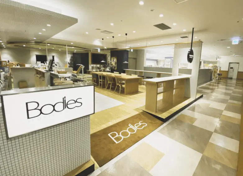 ボディーズアトレ川越店のエントランス&待機スペース