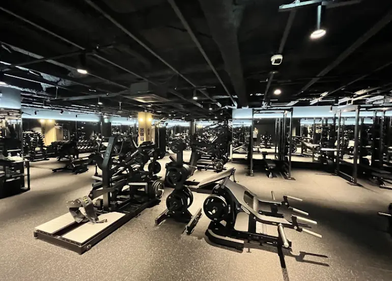 FIT PLACE24 稲毛店のジム内スペース