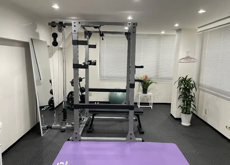 HPER 三鷹店のジム内