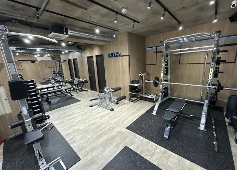 LUX GYM 田町・三田店のジム内