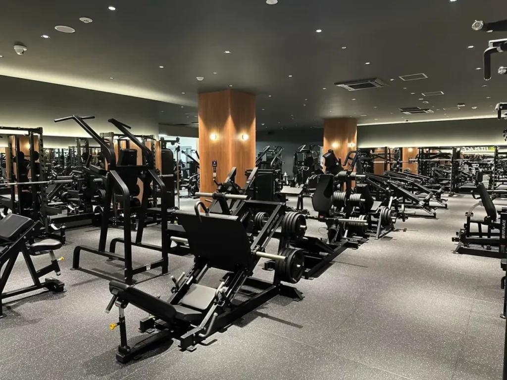 FIT PLACE 市川店のジム内