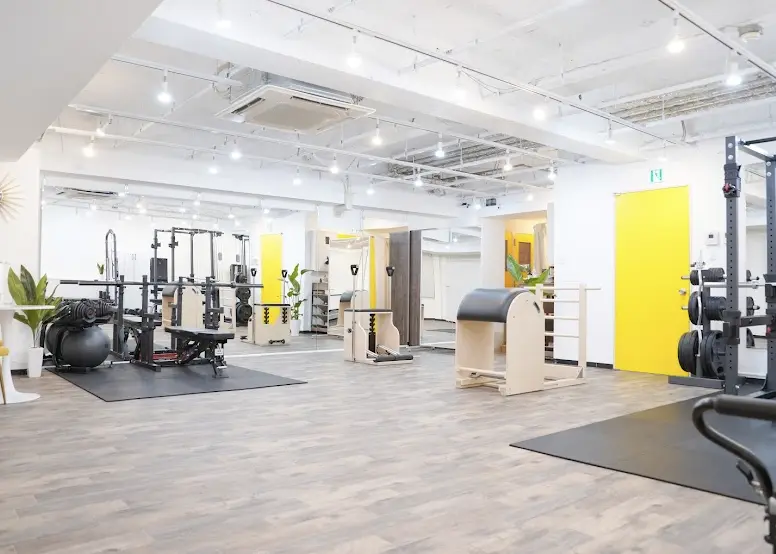 リソーレ神田店のジム内(パワーラック&マシンピラティス)