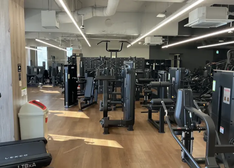 FIT PLACE24 蕨店のジム内