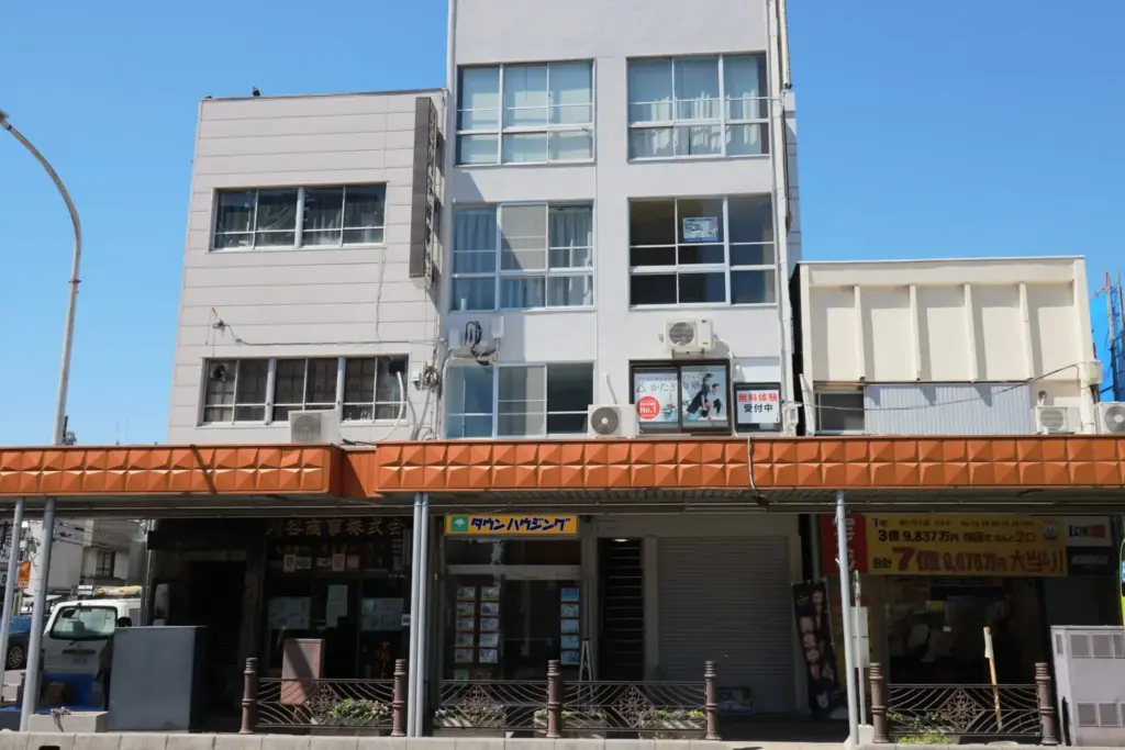 かたぎり塾蕨店の外観