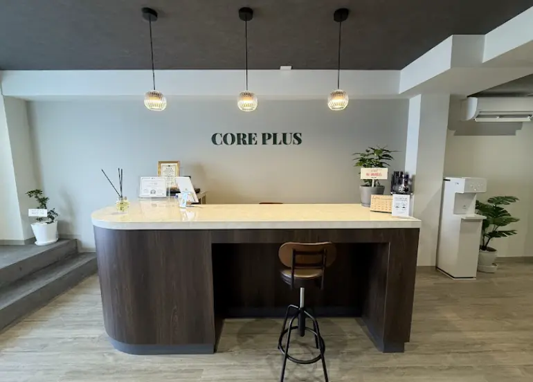 CORE PLUS 国立のエントランス