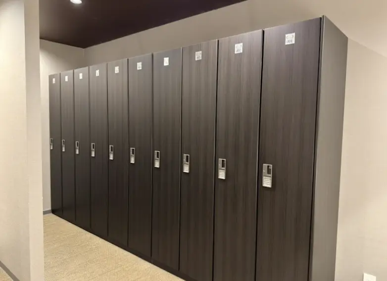 ライザップ枚方店のロッカールーム