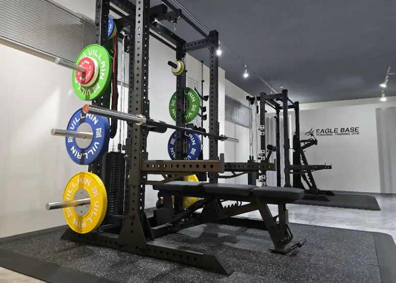 イーグルベース大山店のジム内設備(パワーラック)