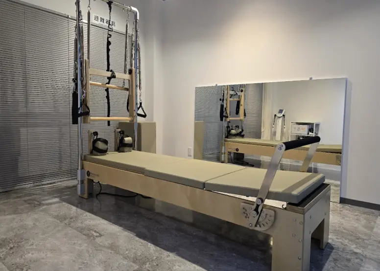 イーグルベース大山店のジム内設備(マシンピラティス)