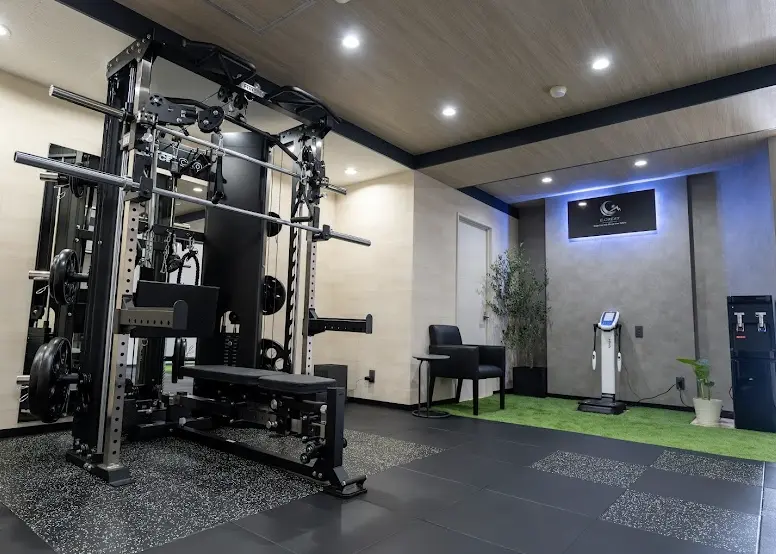 E.CREST名東極楽店のジム内画像