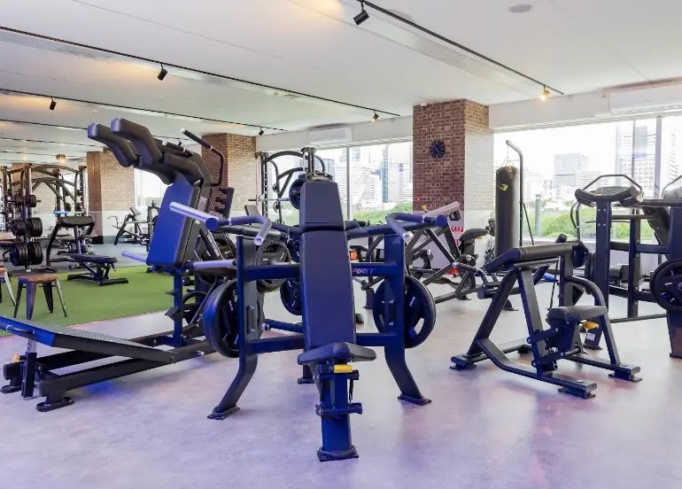 BLUE FITNESS24+studio 勝どき店のジム内