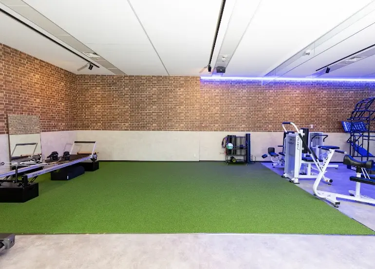 BLUE FITNESS24+studio 勝どき店のジム内
