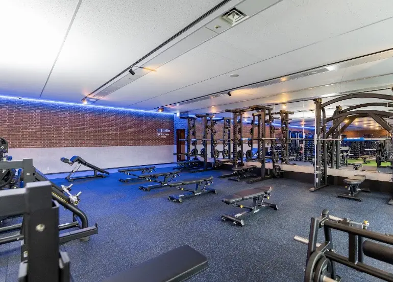 BLUE FITNESS24+studio 勝どき店のジム内