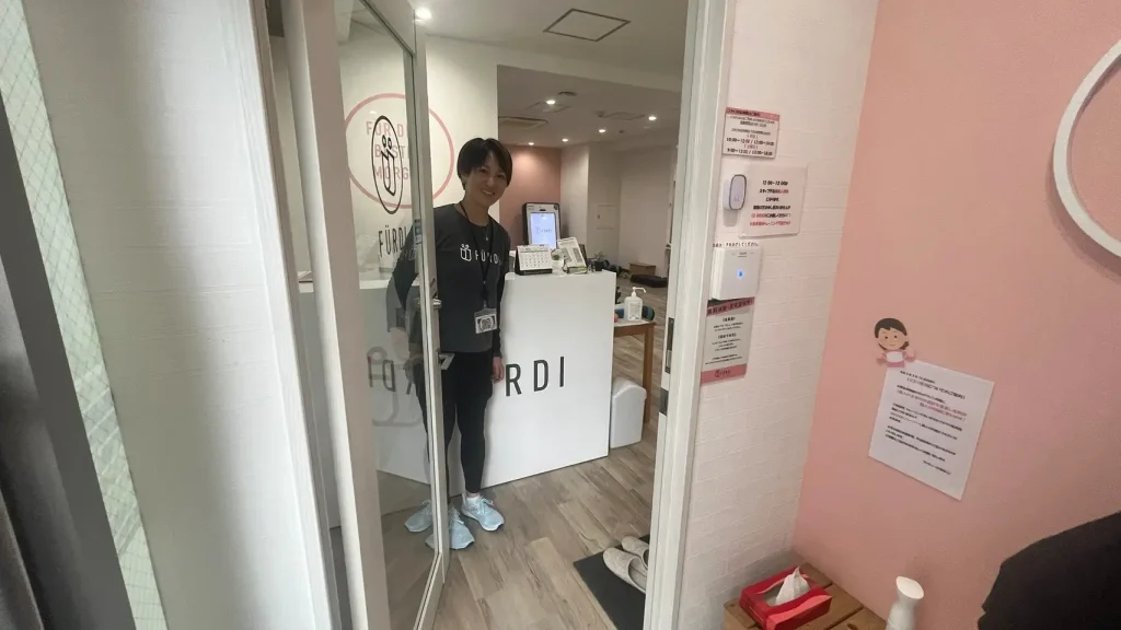 体験取材時のファディー小岩店の女性トレーナーさんの画像