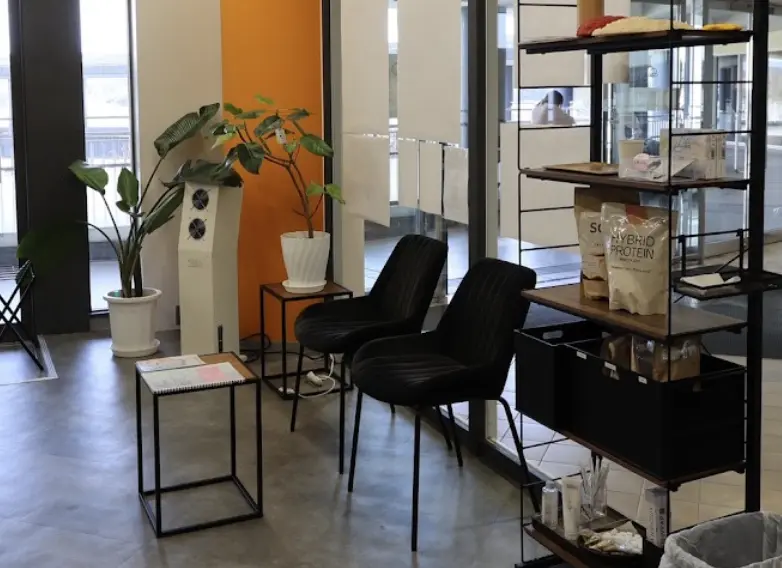 エクササイズコーチトキハわさだタウン店の待合スペース