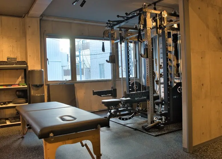 STLiNE桜上水店のジム内