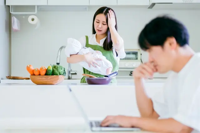産後ダイエットに悩む女性