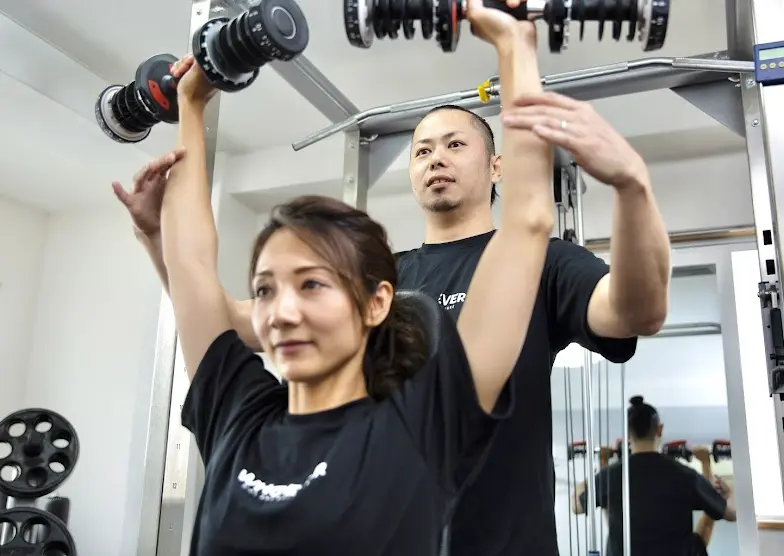 WHOEVER 武蔵小杉本店のパーソナルトレーニングの様子