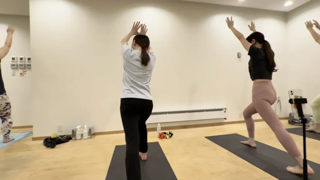 ホットヨガスタジオLAVAシティタワー武蔵小杉店で体験を受けた際の様子