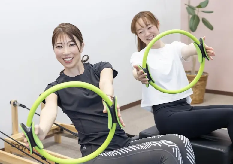 ビーフィット豊川小田渕店のピラティスレッスンの様子