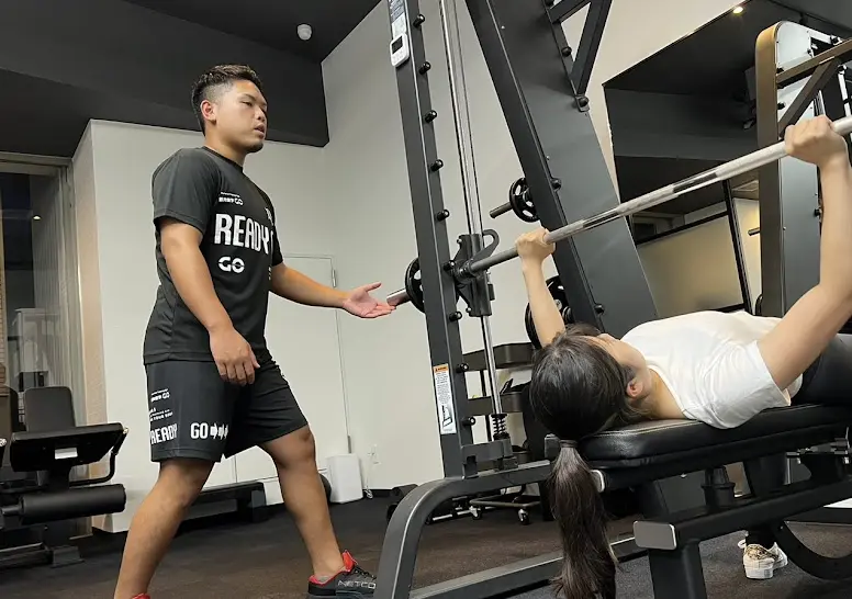 駅前筋肉留学GO 大垣店のパーソナルトレーニングの様子