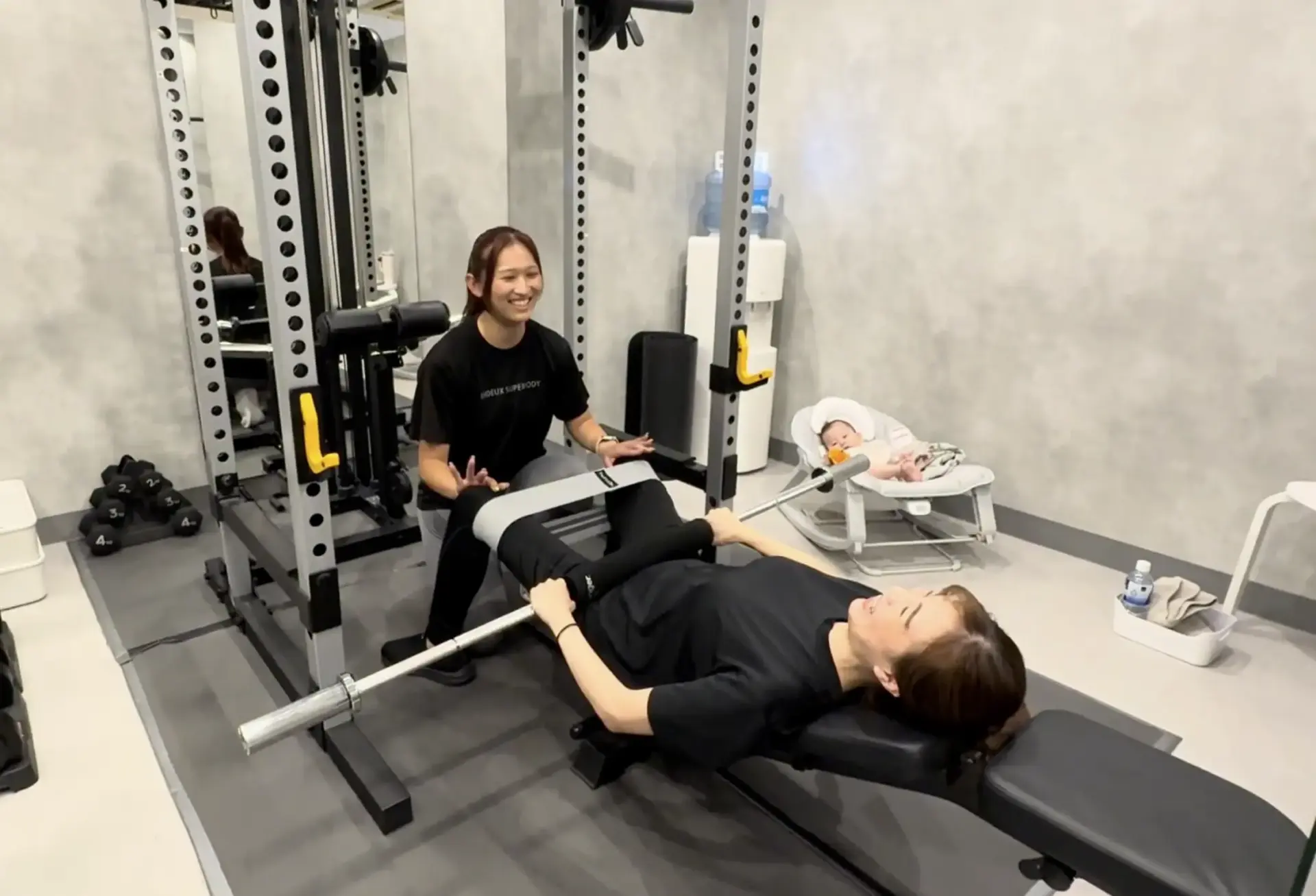 UNDEUX SUPERBODY LIFE 千葉スタジオでの体験レッスンの様子（ヒップスラスト）