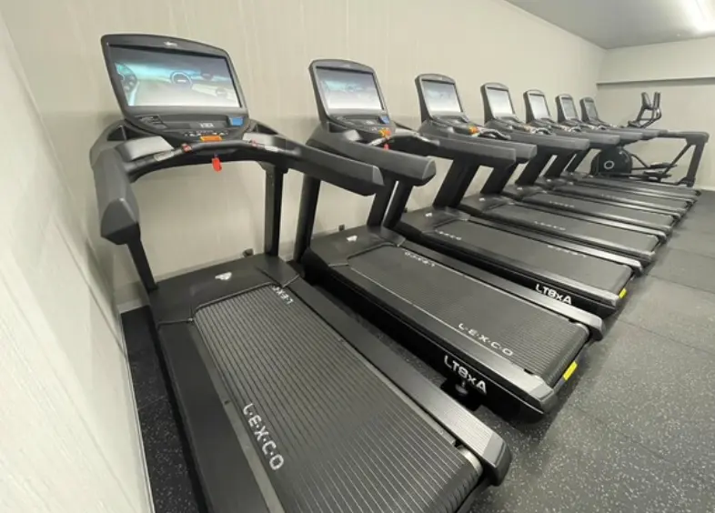 FITPLACE24 弁天町店のジム内画像