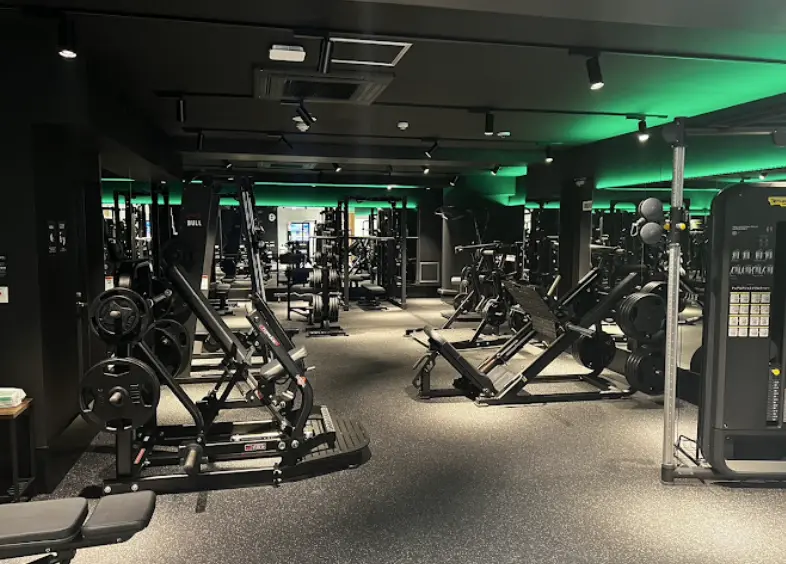 FITPLACE24 長居店のジム内画像