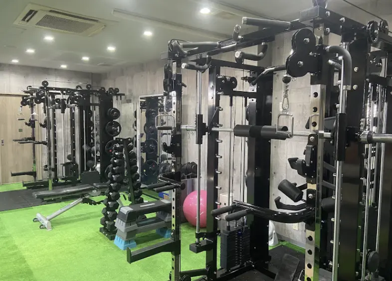 IDEAL深江橋店のジム内画像