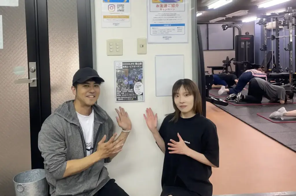 グッドライフジム中野店のトレーナーさんと記念写真
